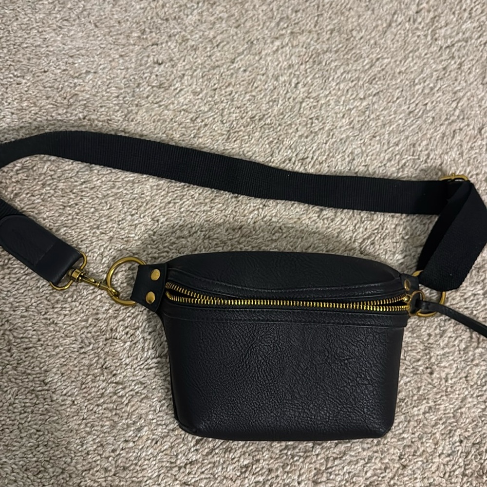 Black belt bag